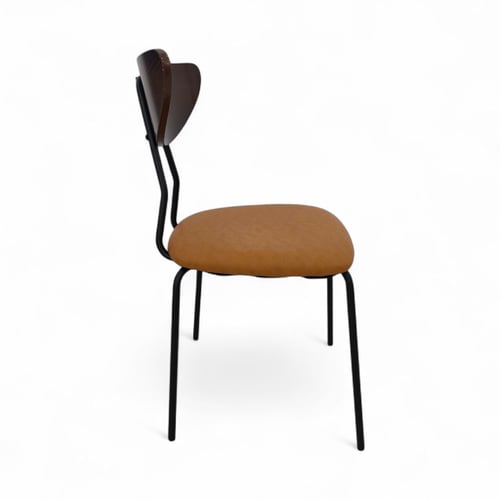 كرسي بظهر خشبي وجلسة جلد فاخر لون بني