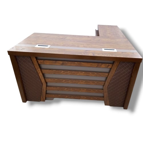 طقم طاولة مكتب مع ملحقاتها