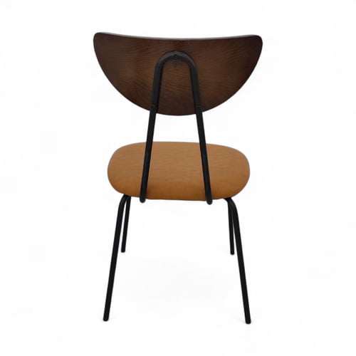 كرسي بظهر خشبي وجلسة جلد فاخر لون بني