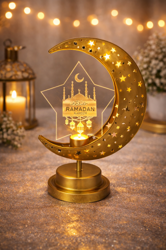 هلال ليالي رمضان الذهبي المضيء