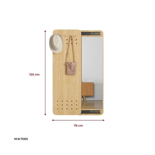 مرايا مع علاقة ملابس