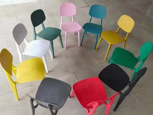 كرسي انتظار بلاستيكي