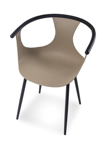 كرسي بلاستيك بصتميم مميز