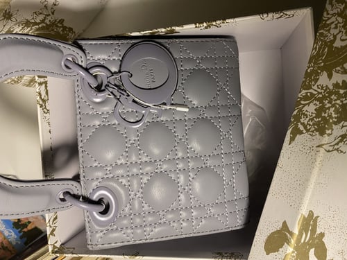 ديور أبيض مطفي