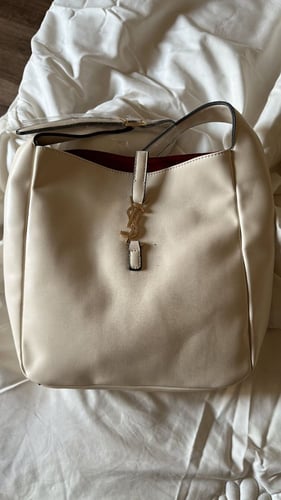 شنط سان لوران حجم كبير