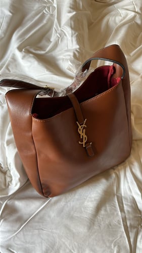 شنط سان لوران حجم كبير