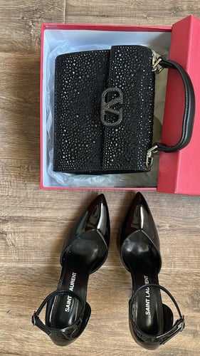 طقم فالنتينو - سان لوران