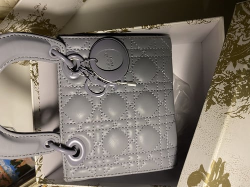 ديور أبيض مطفي