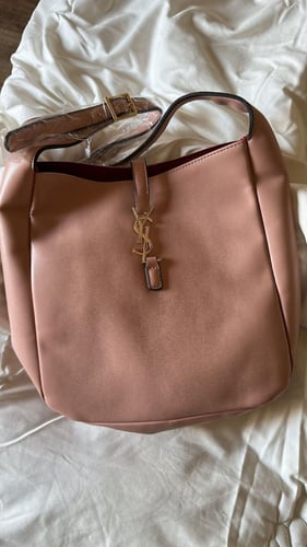 شنط سان لوران حجم كبير