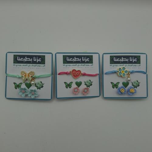 توزيعات اساور خيط ع شكل ورده وفراشه وقلب تجي عشوائ...