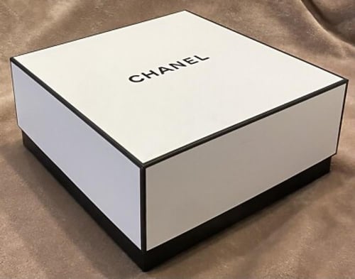 بوكس وسط شانيل فارغ 21 في 21 عمق 11 سم القاعده لون...