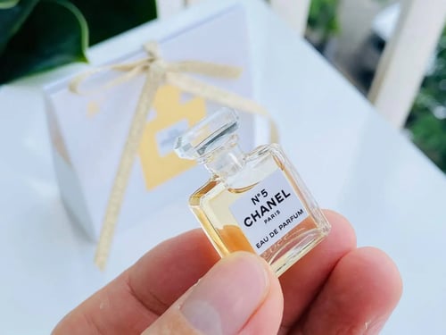 عطر ميني نسائي نمبر 5 من شانيل او دو برفيوم 1.5 ML...