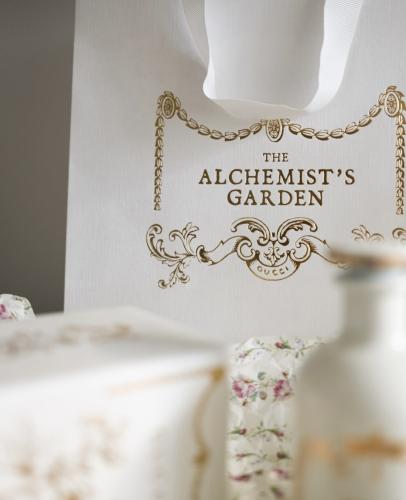 كيس قوتشي وسط الفخم 25 في 27 عمق 15 سم