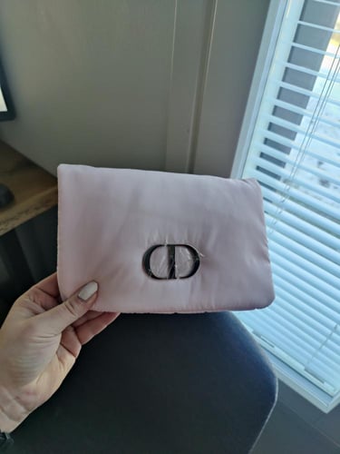 شنطة متعددة الاستخدام من ديور مع اربع منتجات ميني...