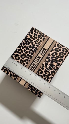 بوكس تايقر كرستيان ديور صغير فارغ 21 في 18 عمق 11...