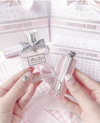 بوكس عطر نسائي بلومنق بوكيه مس ديور او دو تولت 50M...