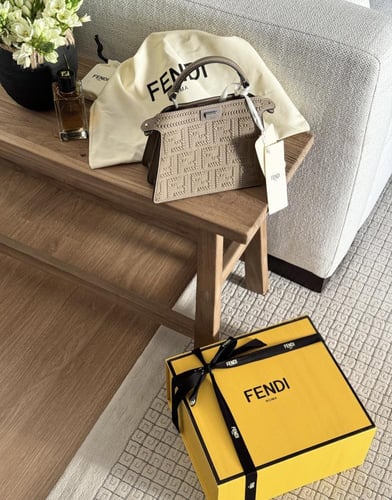 بوكس فندي روما كبير 33 في 26 عمق 13 سم مع الكيس