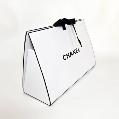 كيس صغير شانيل 22 في 14 عمق 7 سم بشكل مثلث