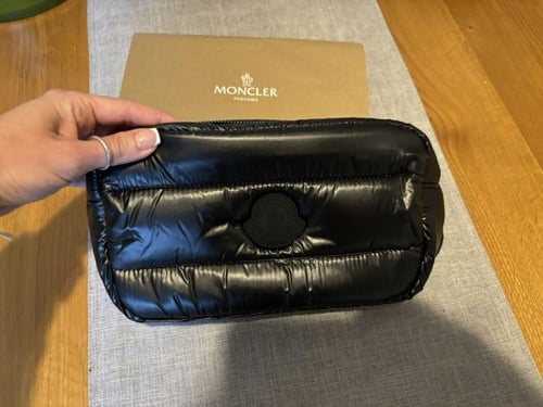 شنطة متعددة الاستخدام من مونكلير انيقة 24 في 14 عم...