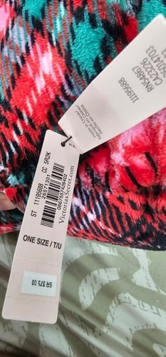 بطانية من فكتوريا سكرت 127 في 152 سم