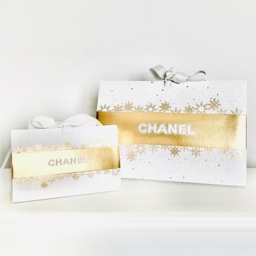 كيس وسط شانيل 28 في 19 عمق 10 سم بشكل مثلث