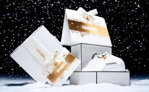 كيس وسط شانيل 28 في 19 عمق 10 سم بشكل مثلث