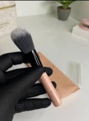 فرشة مكياج صغيره من قوتشي