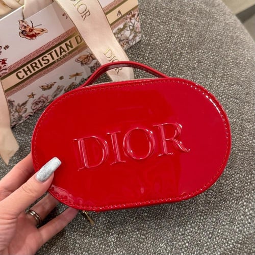 حقيبة ديور مع منتجات ميني سريوم للوجه 5ML و اساس ل...