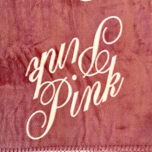 بطانية من فكتوريا سكرت 127 في 152 سم