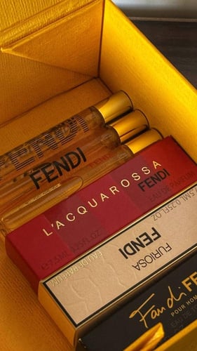 بوكس صغير من فندي 15 في 15 عمق 6 سم