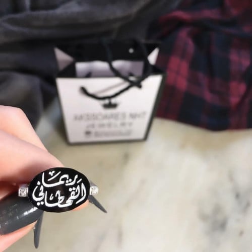 خاتم ملكي - بالاسم مرصع باثنين فصوص من الزركون الب...