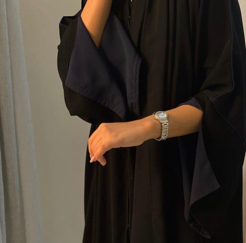 عبايه ساده بأكمام ملونه مخفيه