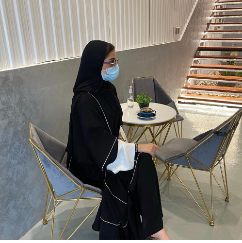 عبايه بأكمام حرير مغسول