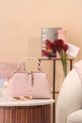 شنطة جلد مطفي مجعد نسائي من ستيفانو