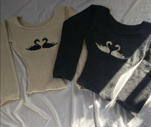 سويتر البجع | Swan Sweater