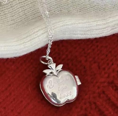 قلادة التفاح | Appel Necklace