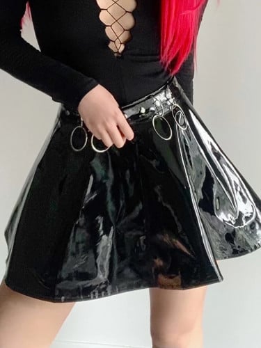 تنورة سوداء | BLACK SIDE