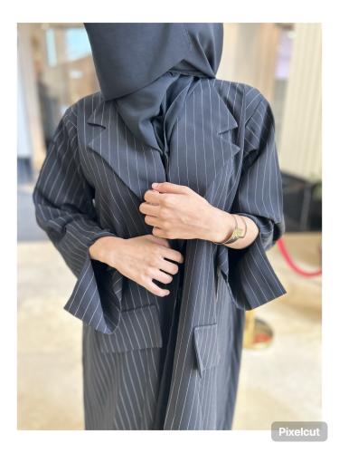 عبايات كريب مقلم