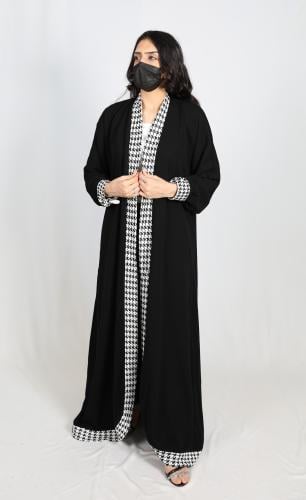 عبايه كلوش حرير شانيل