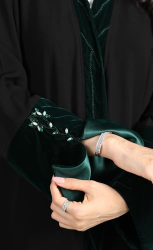 عباية 22 بالطلب