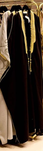 بشت أسود كلاسيك الخامة لينين مع التطريز الذهبي