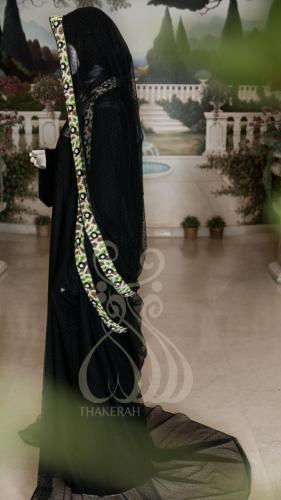 ثوب التحوال من خامة التُل - الأسود بالشك الملون