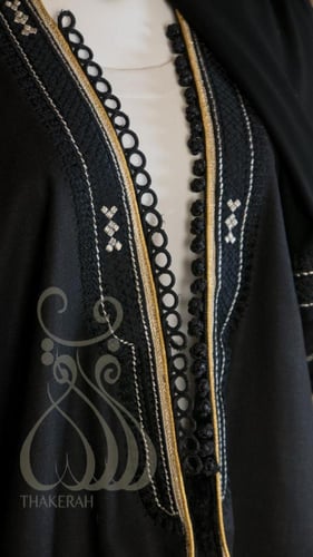 بشت كلاسيك لينن أسود مبطن بالفرو الأسود