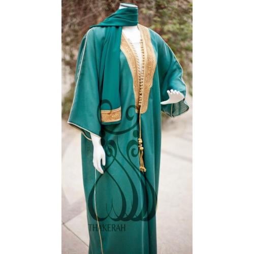 بشت كلاسيك بلمسات الدانتيل الذهبي الطول 60 انش قصة...