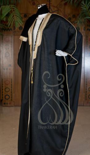 بشت أسود كلاسيك الخامة لينين مع التطريز الذهبي ولم...