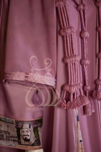 بشت التأسيس الملكي لون انتيك روز الخامة كريب مبطن...