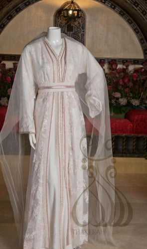 تكشيطة مغربية دانتيل مطرزة