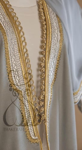 بشت كلاسيك لينن رصاصي مبطن بالفرو السكري بتطريز ال...