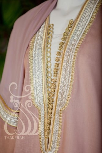 بشت داستي روز كلاسيك لينين بتطريز فضي سادة و لمسات...