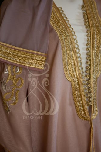 بشت كلاسيك بالخط العربي تطريز برونزي لينين اللون ل...